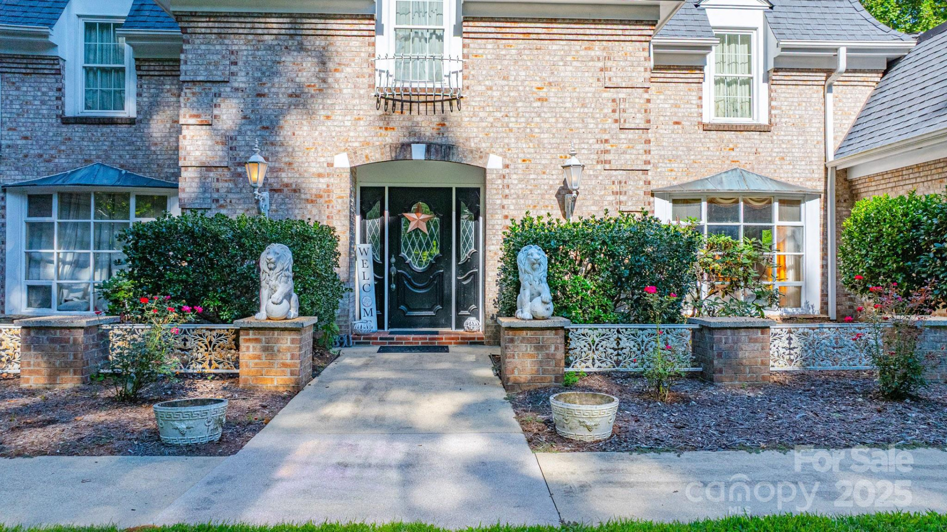 390 Forest Heights Drive - Photo 2