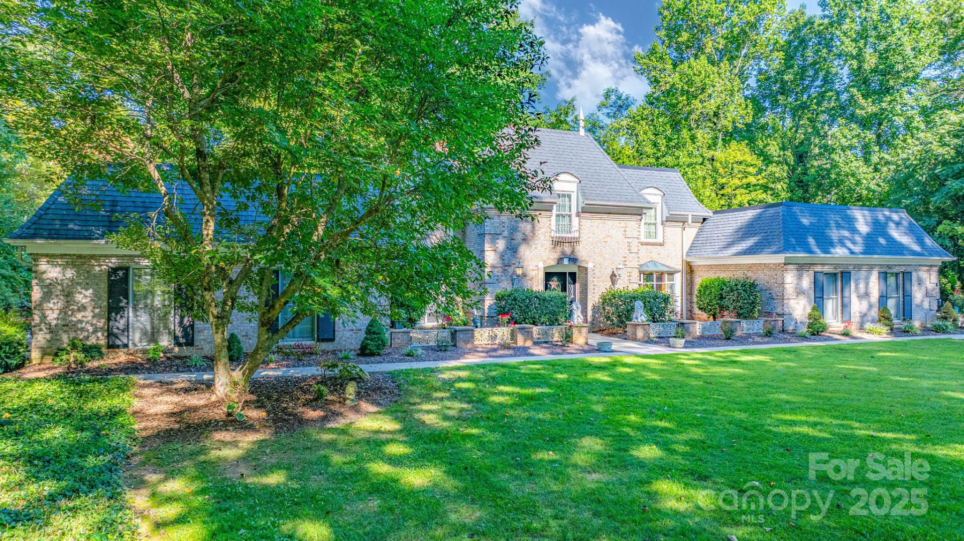390 Forest Heights Drive - Photo 4