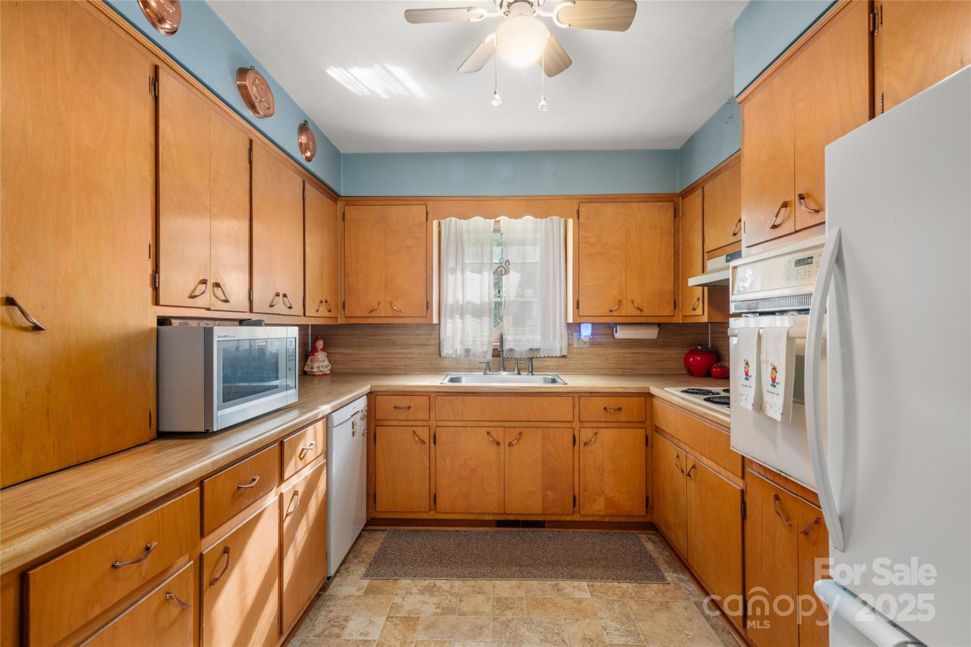 335 Lake Circle Drive - Photo 4