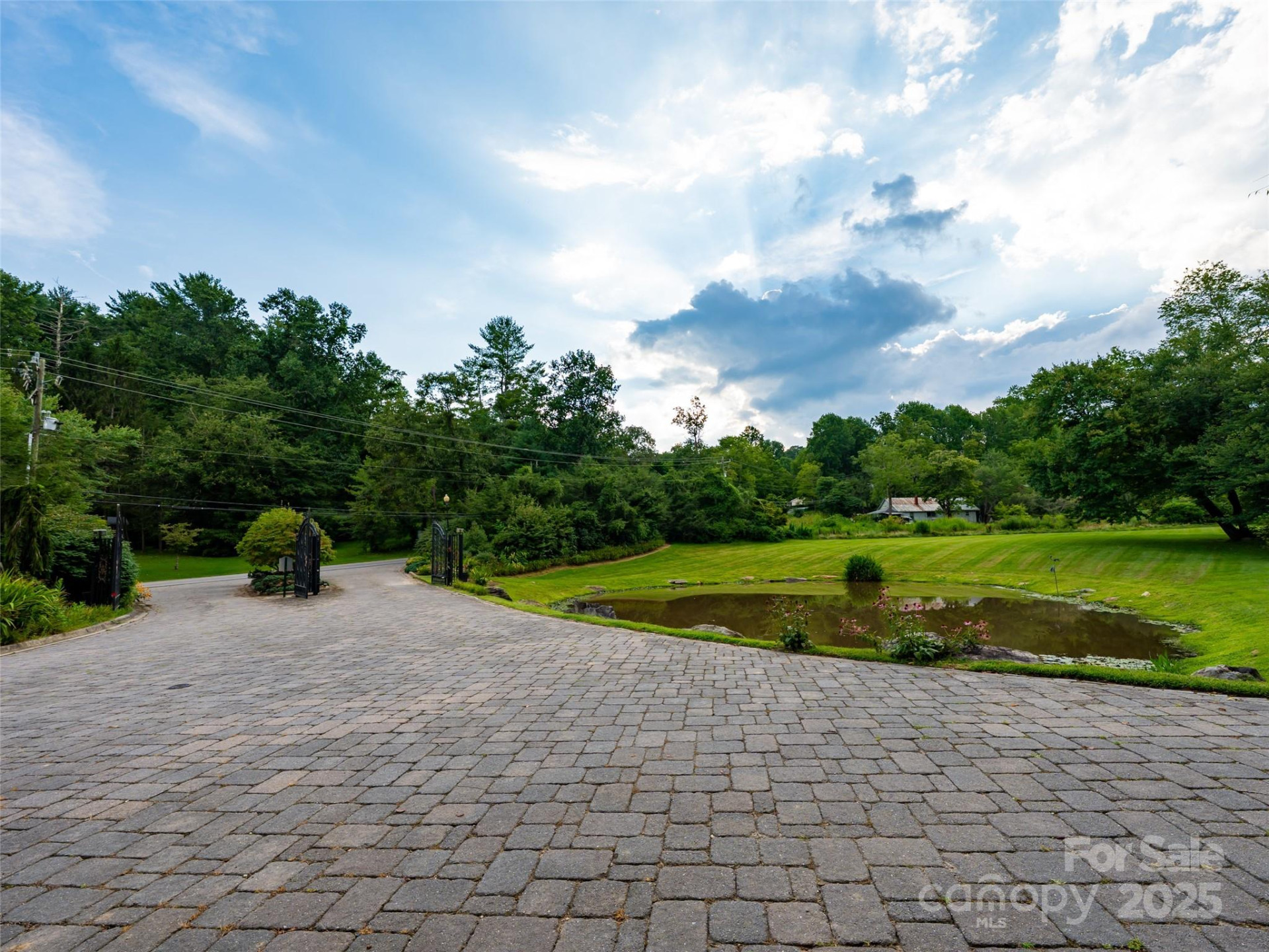 407 Melnick Terrace - Photo 15