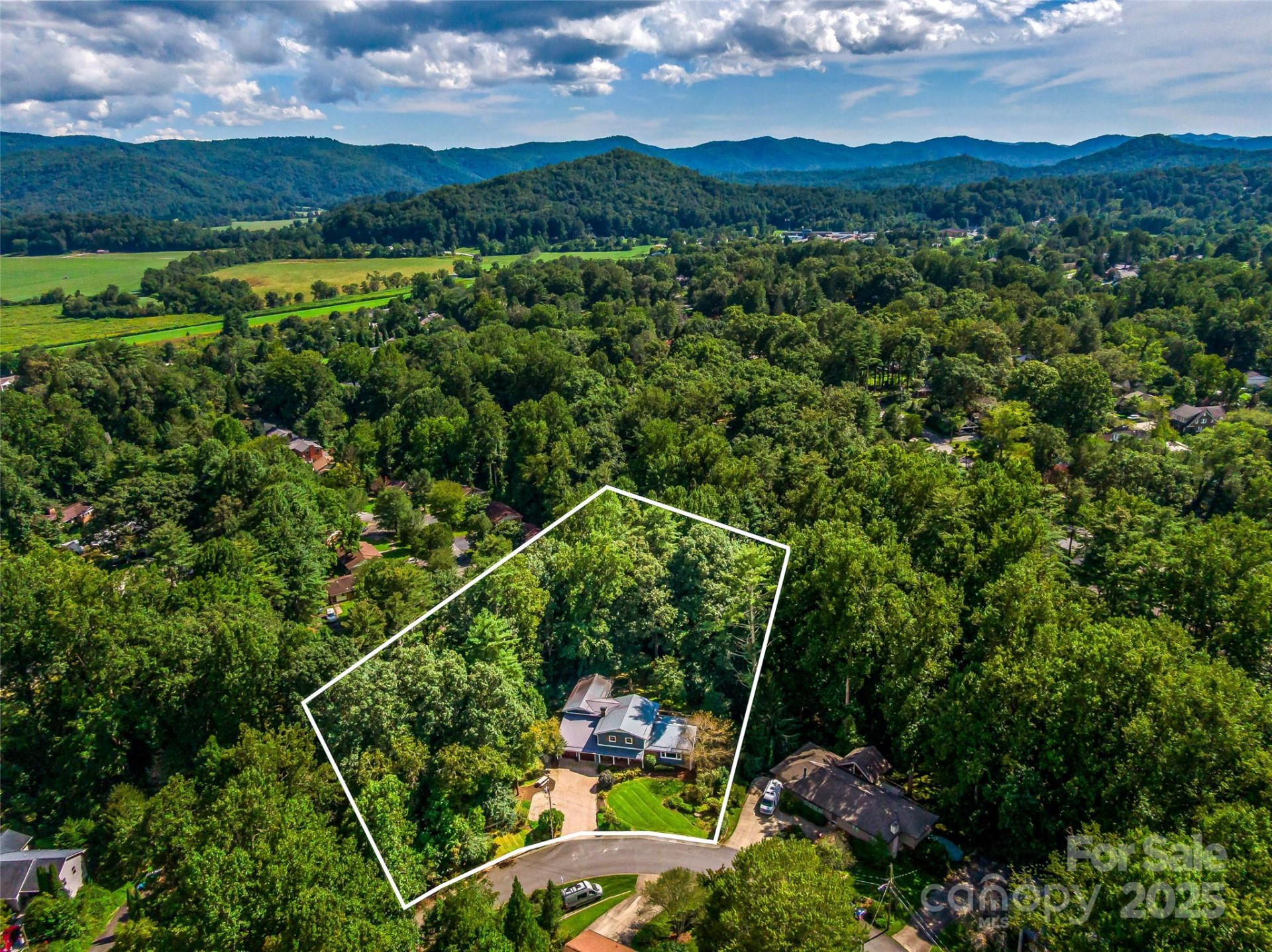 135 Dogwood Drive - Photo 2