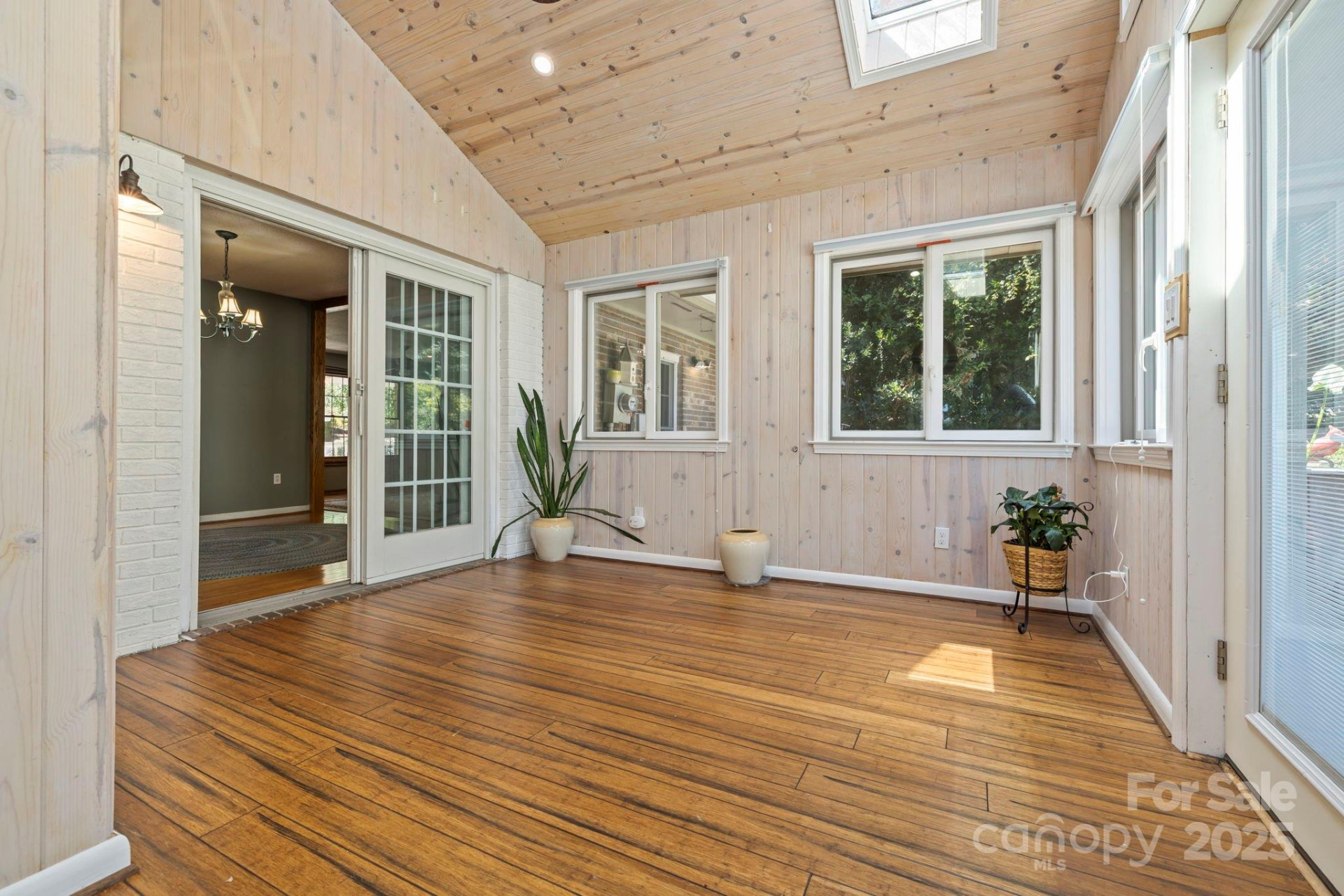 8 English Place - Photo 14