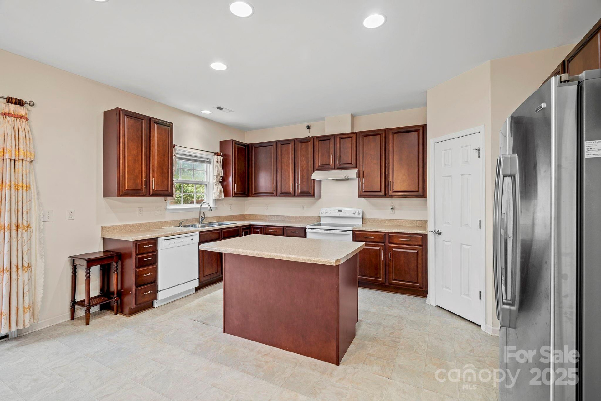 2 Breyerton Court - Photo 12