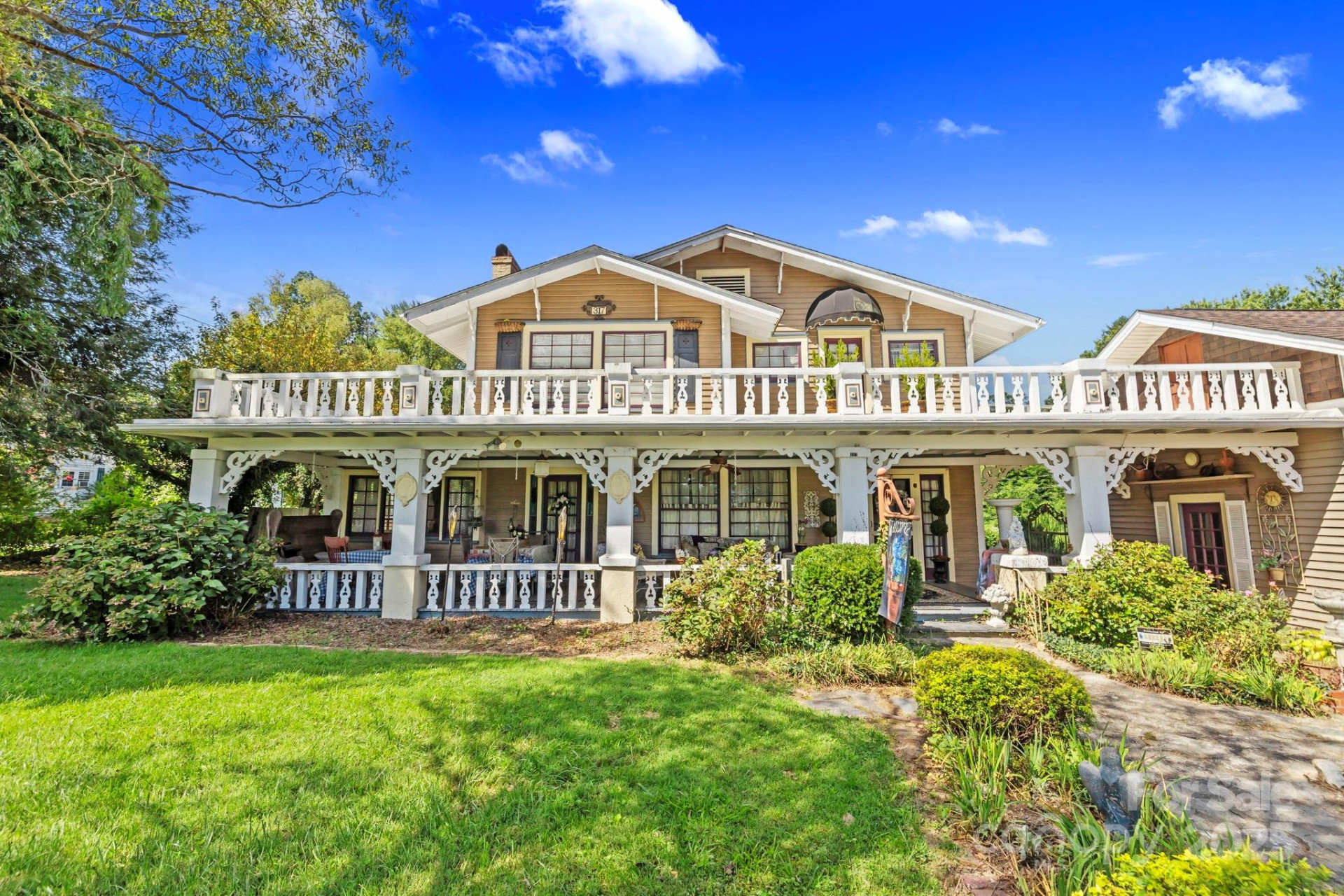 317 Courtland Boulevard - Photo 2