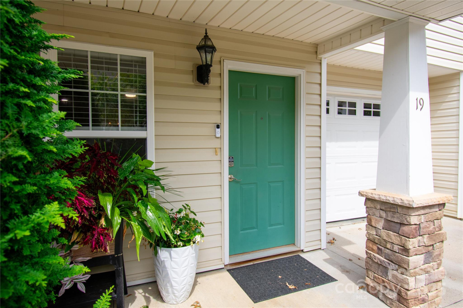 19 Singleton Lane - Photo 2