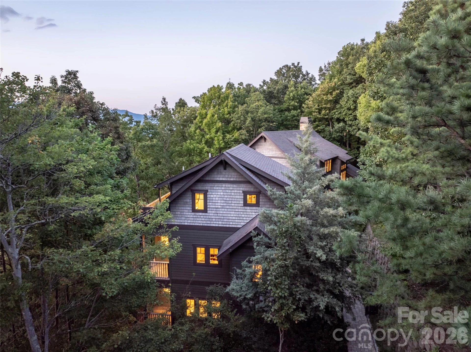 875 Creston Drive