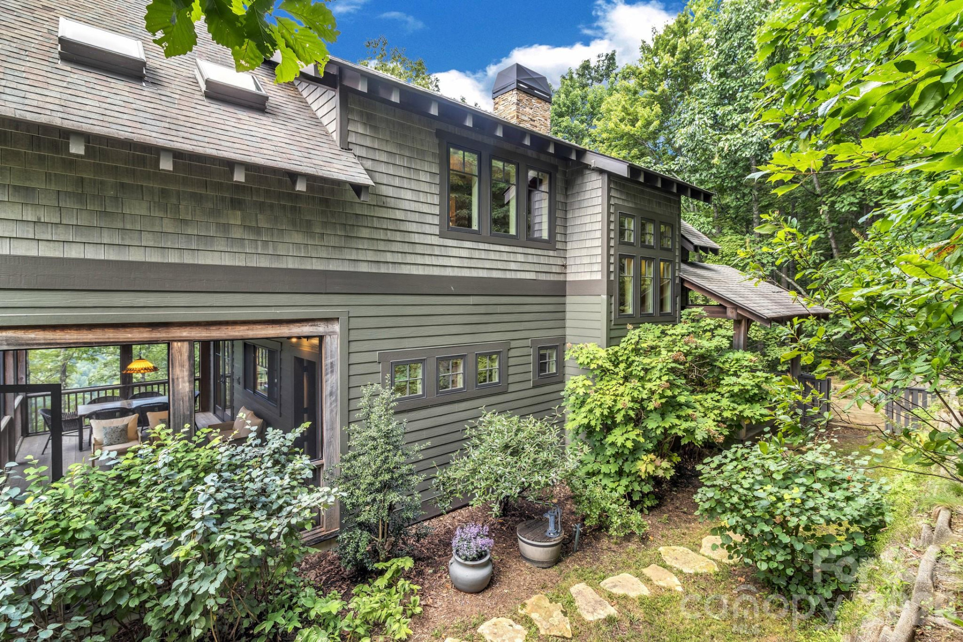 875 Creston Drive - Photo 2