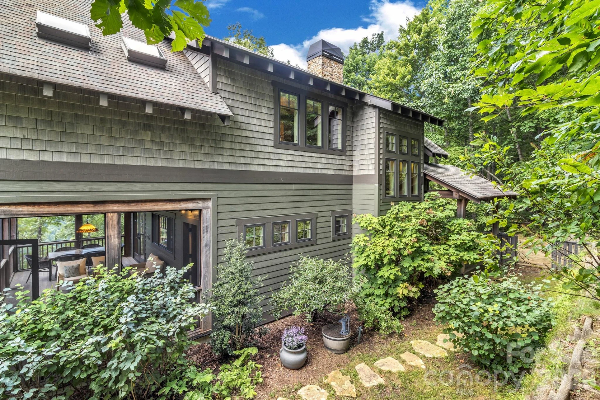 875 Creston Drive - Photo 2