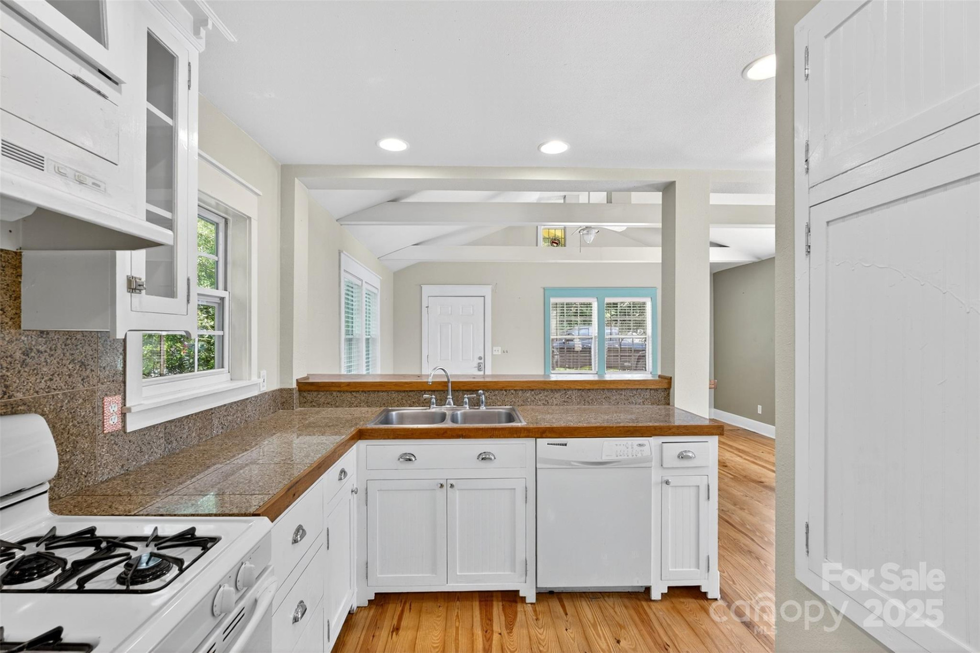 160 Howard Street - Photo 14