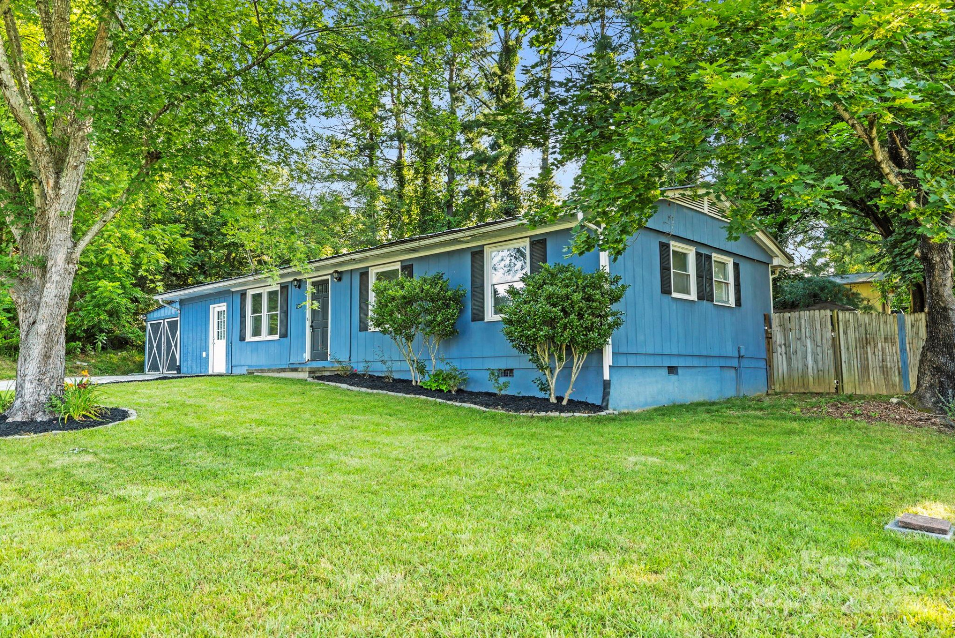 239 Yellowstone Drive - Photo 2