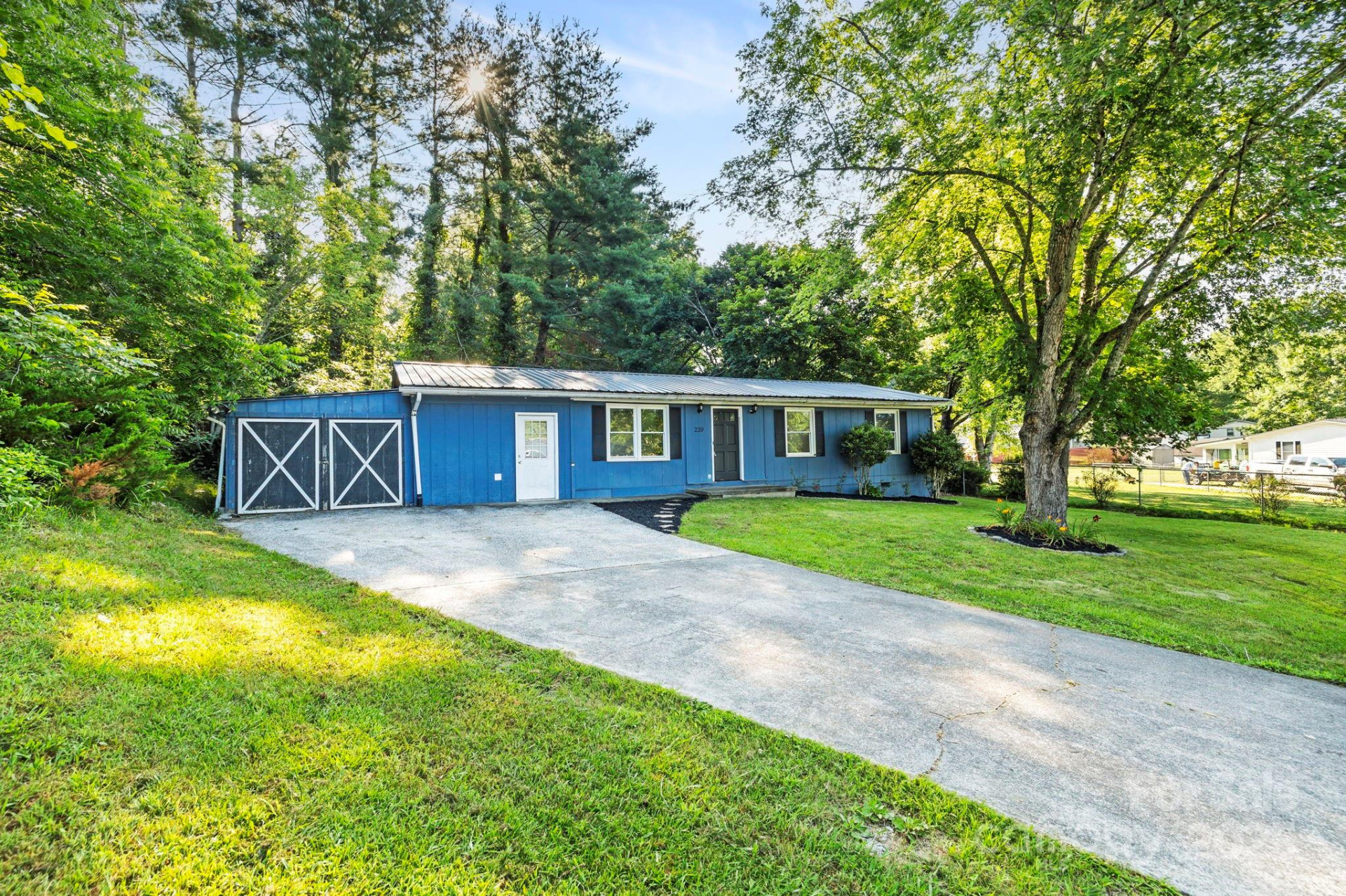 239 Yellowstone Drive - Photo 3