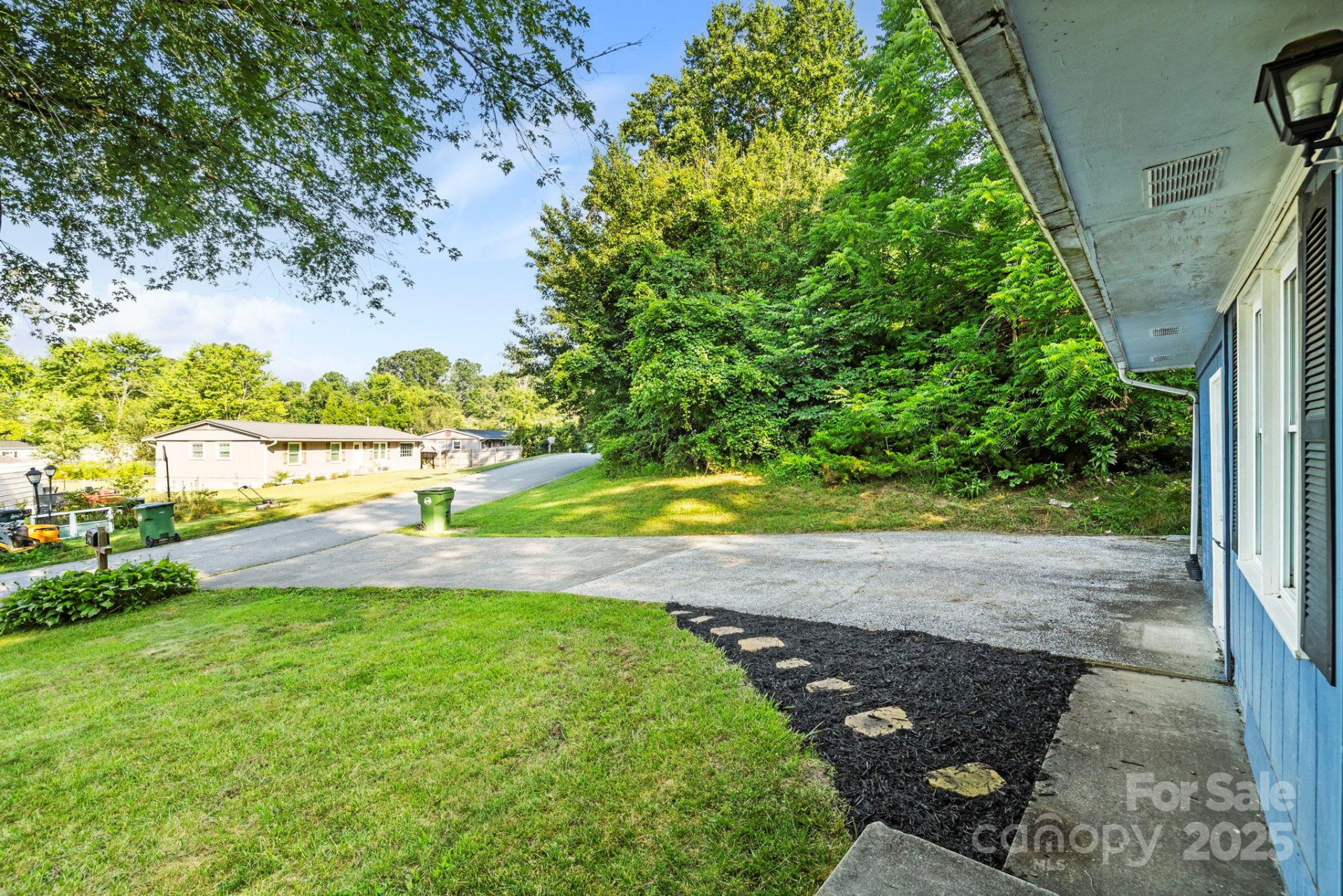 239 Yellowstone Drive - Photo 4