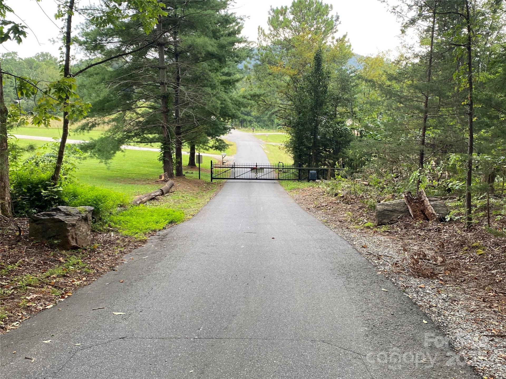 00 Springvalley Drive - Photo 6