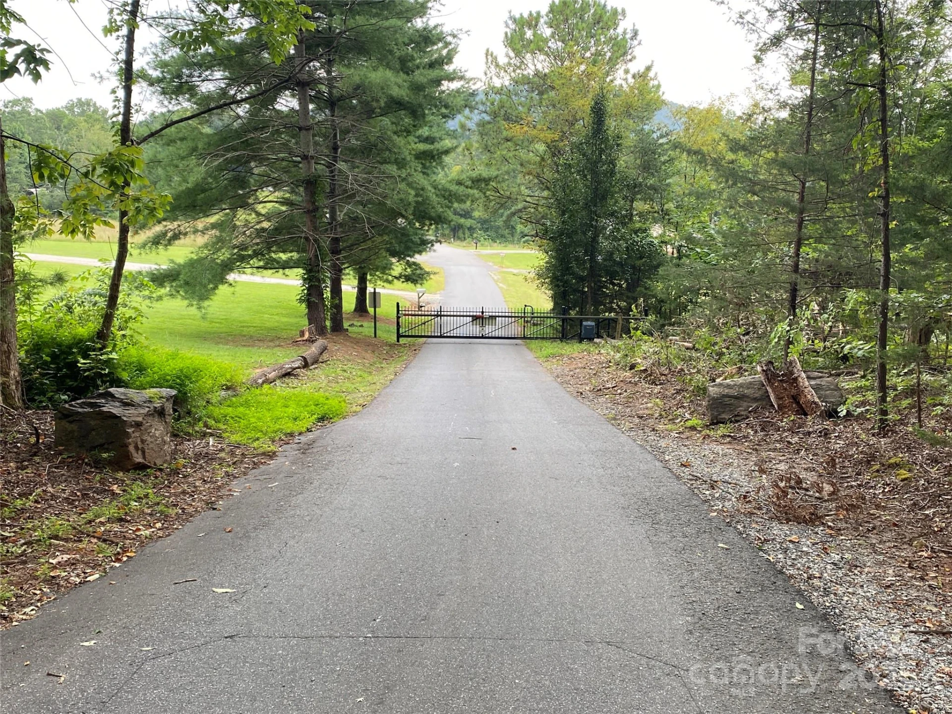 00 Springvalley Drive - Photo 6
