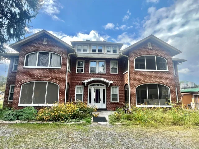 152 Walnut Street