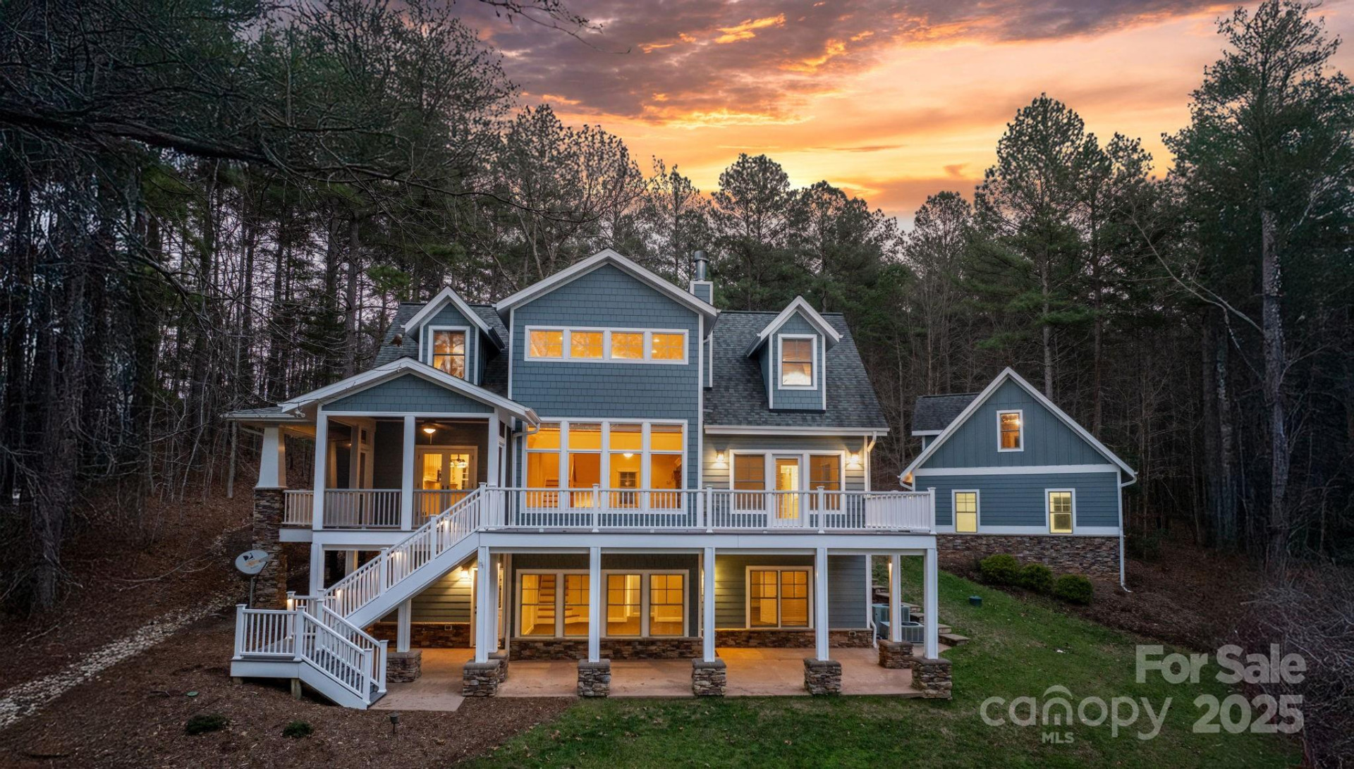 1461 Sunset Point Drive - Photo 2