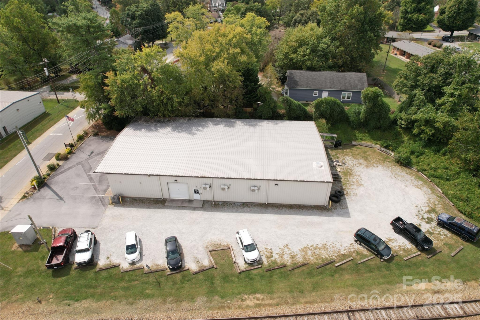 713 Ray Avenue - Photo 4