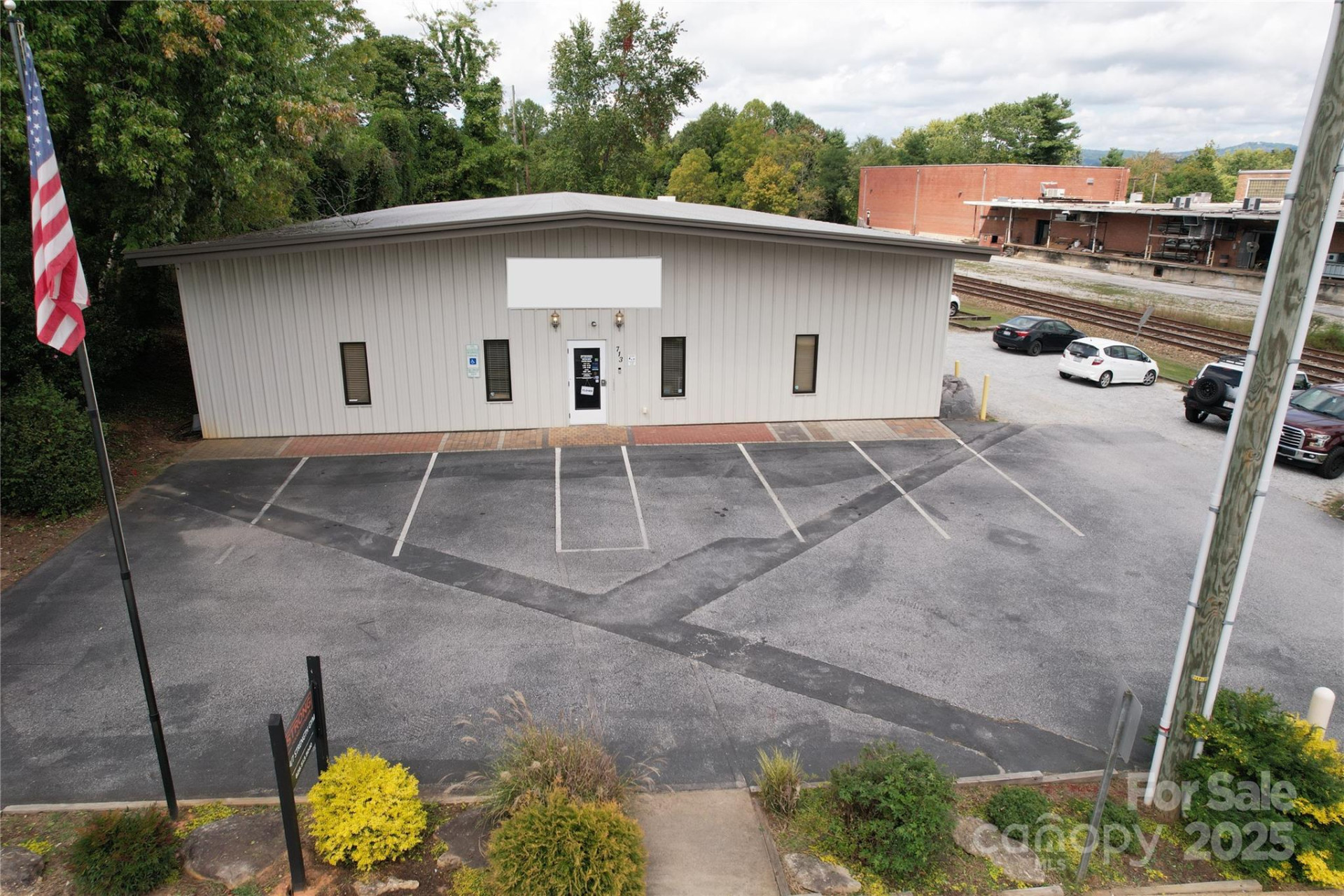 713 Ray Avenue - Photo 6