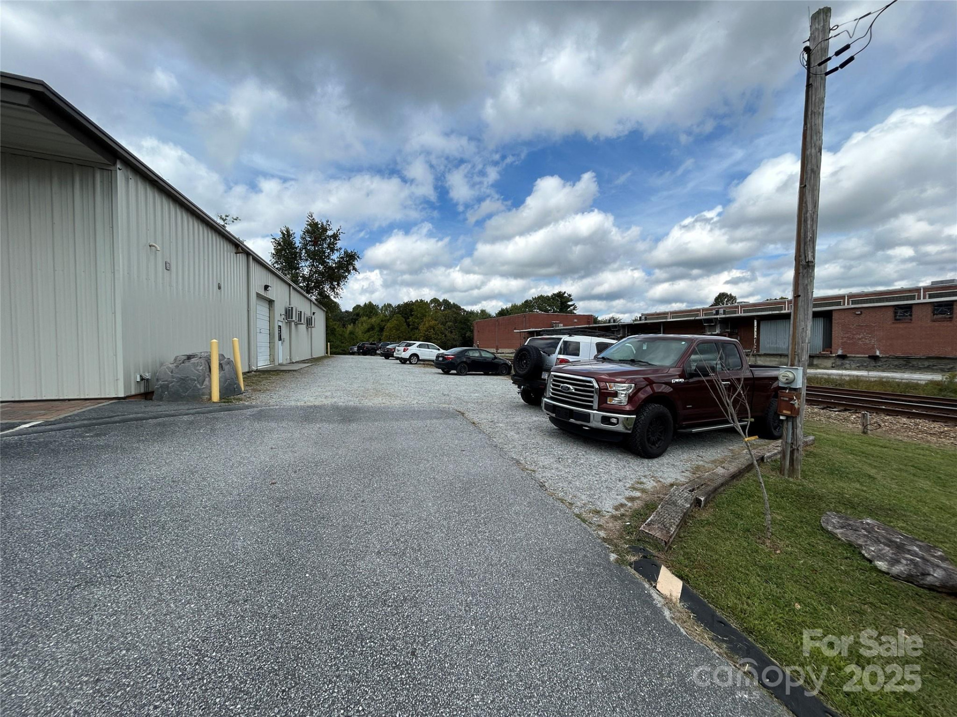 713 Ray Avenue - Photo 8