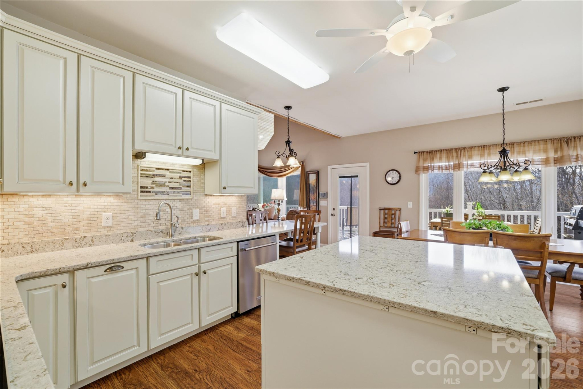 140 Debbie Loop - Photo 18