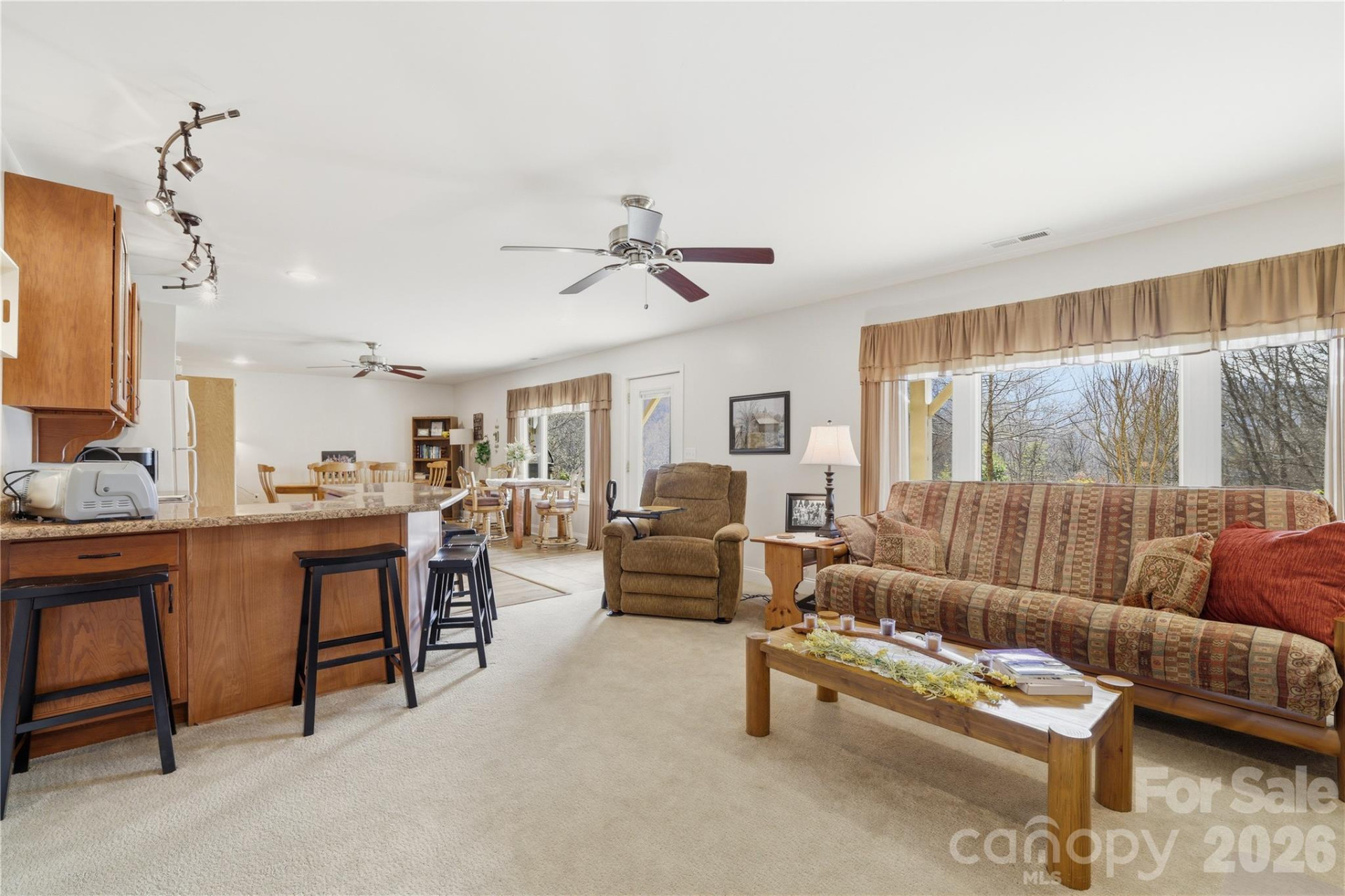 140 Debbie Loop - Photo 32