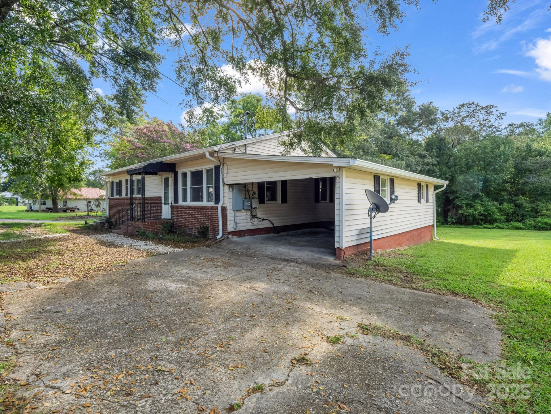 183 Hollywood Street - Photo 2