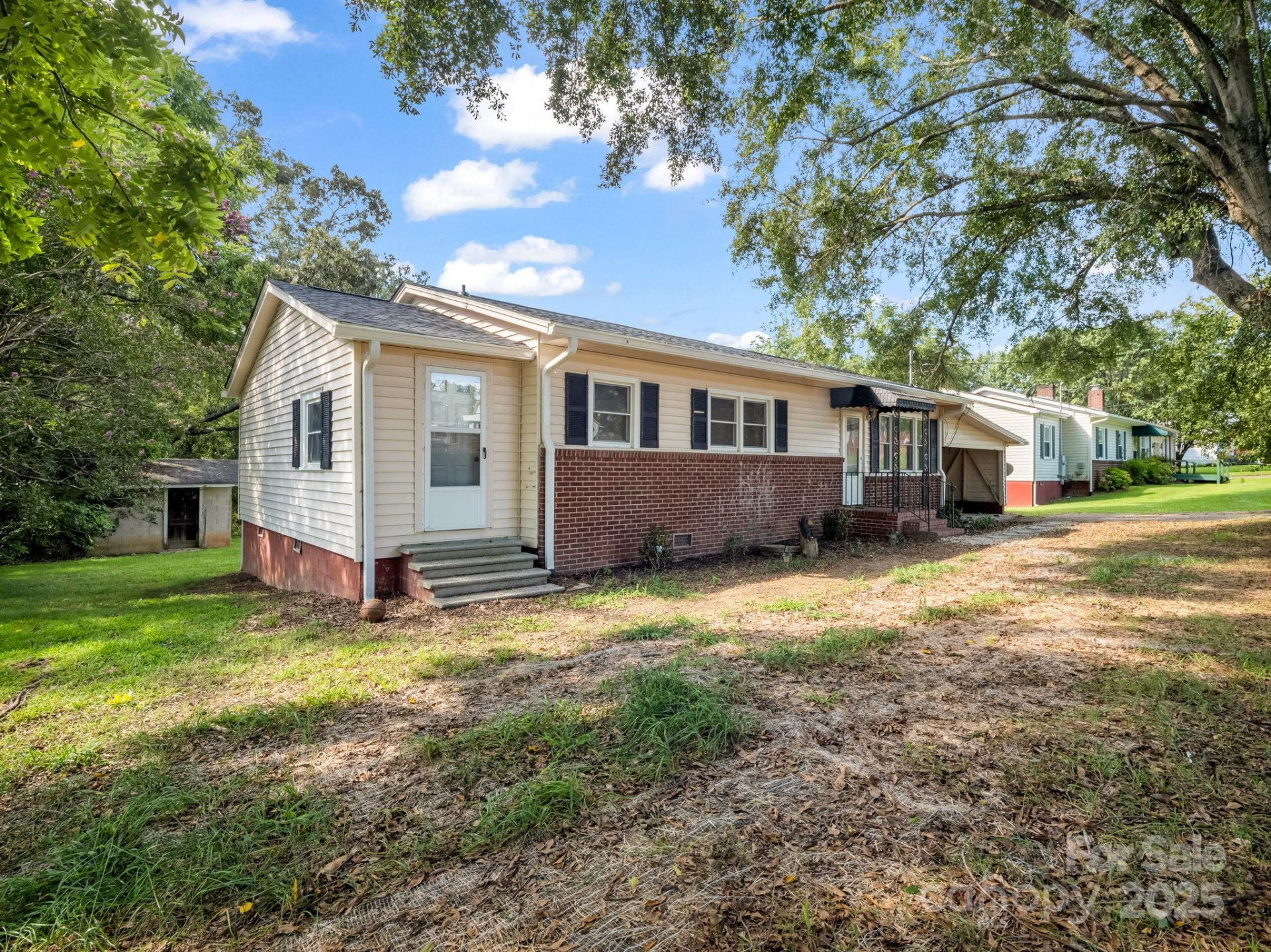 183 Hollywood Street - Photo 3