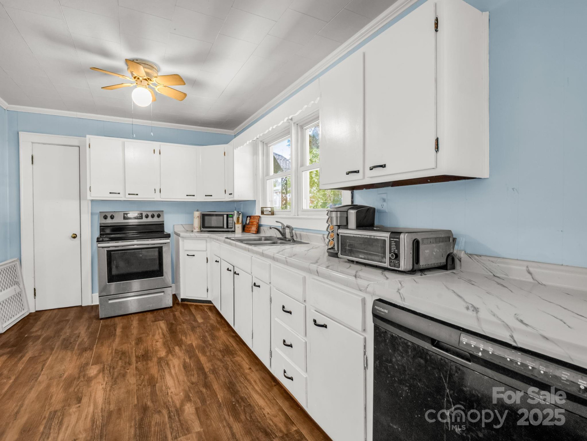 183 Hollywood Street - Photo 9