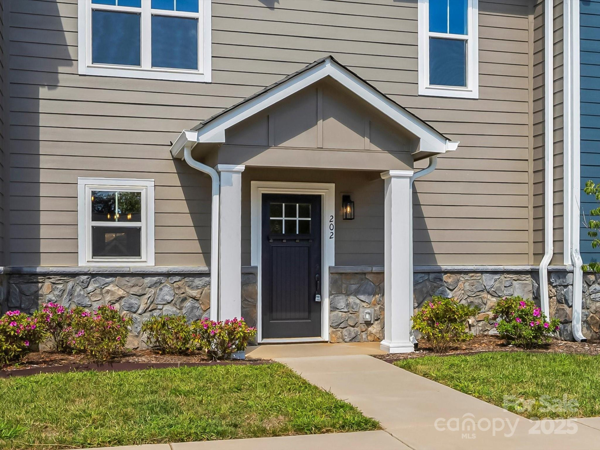 202 Beacon Avenue - Photo 2