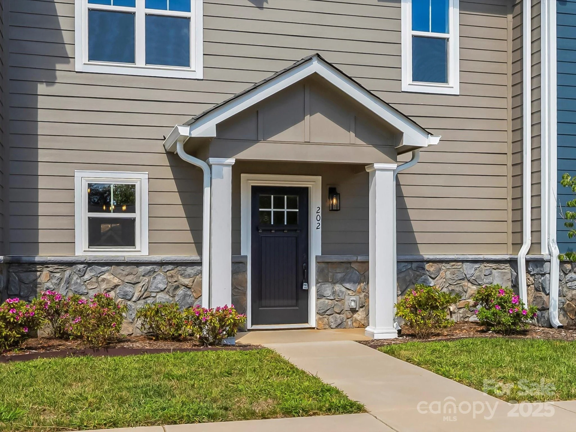 202 Beacon Avenue - Photo 2