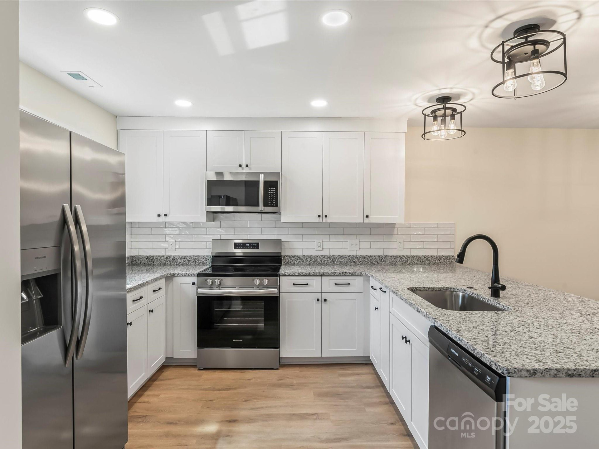 202 Beacon Avenue - Photo 3