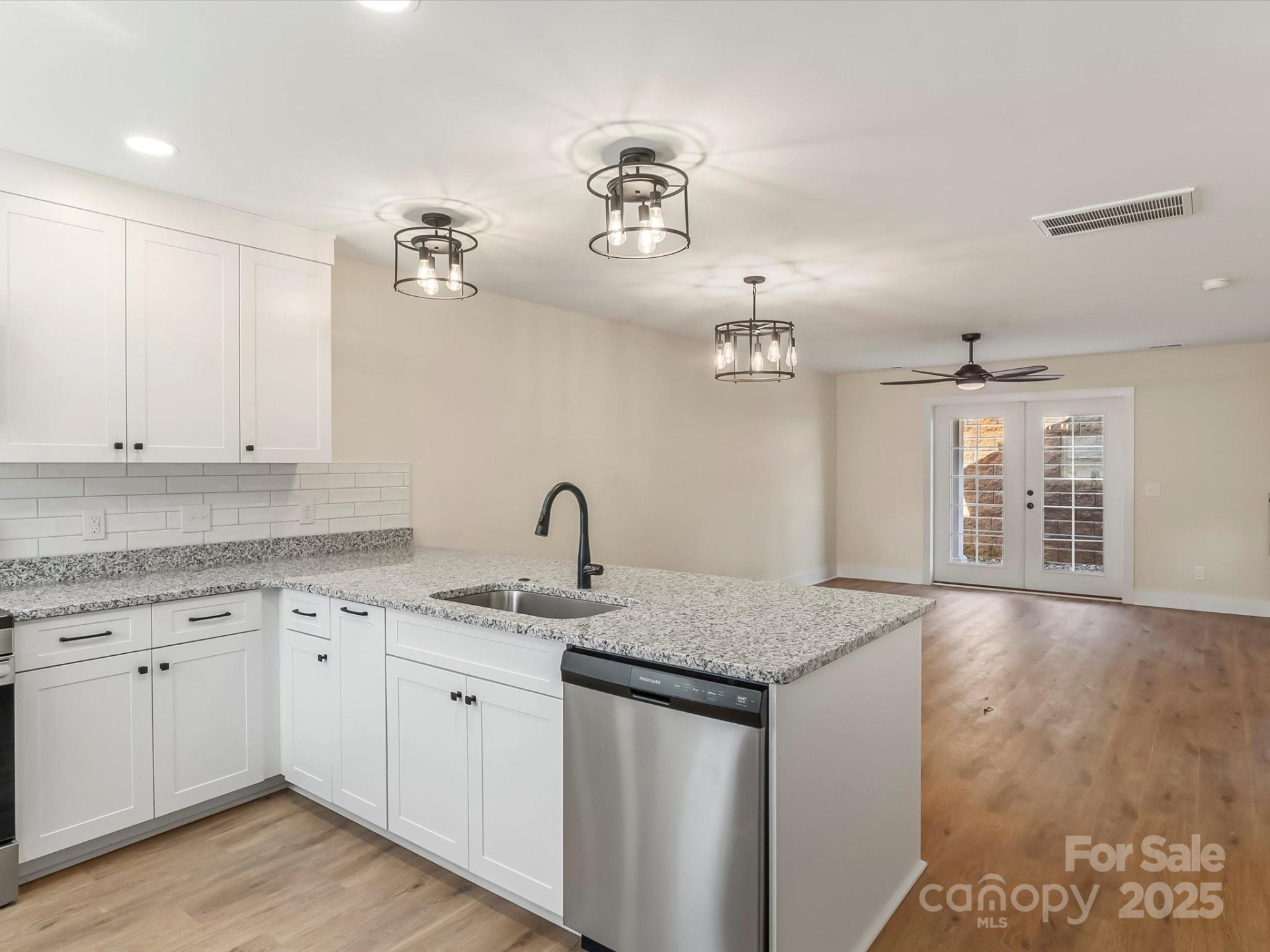 202 Beacon Avenue - Photo 4