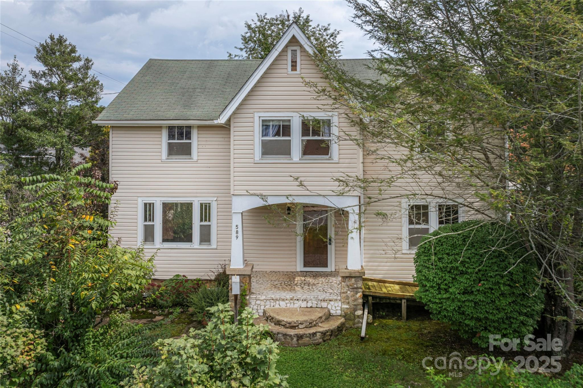 589 Pisgah Drive - Photo 2