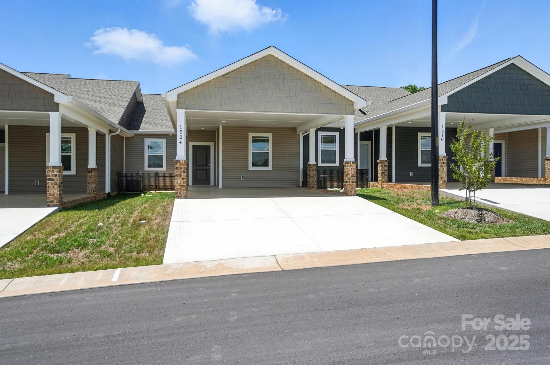 1524 29th Street - Photo 2