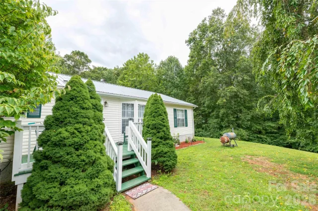 98 Cardinal Lane