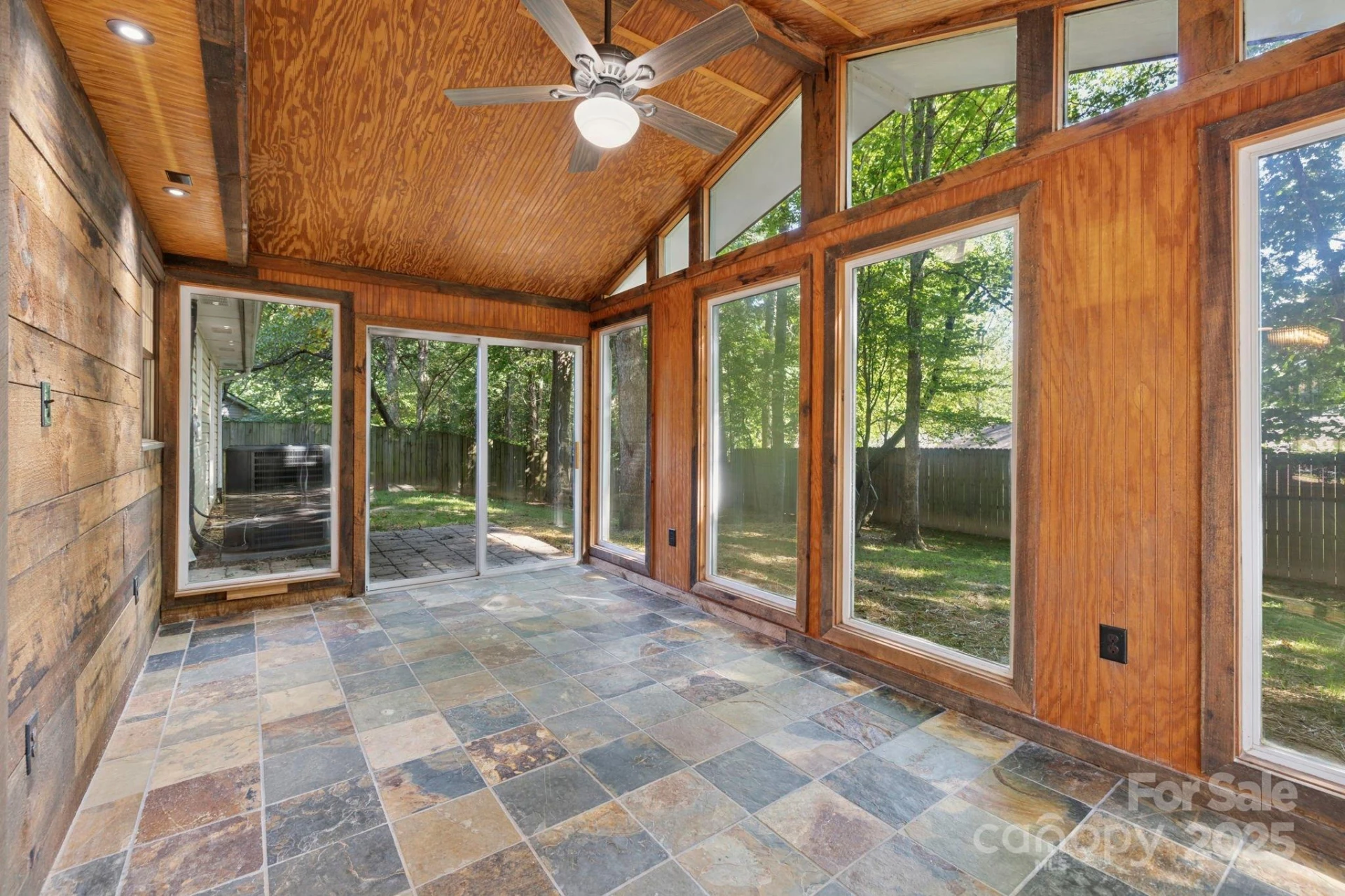 208 Southwood Court - Photo 12