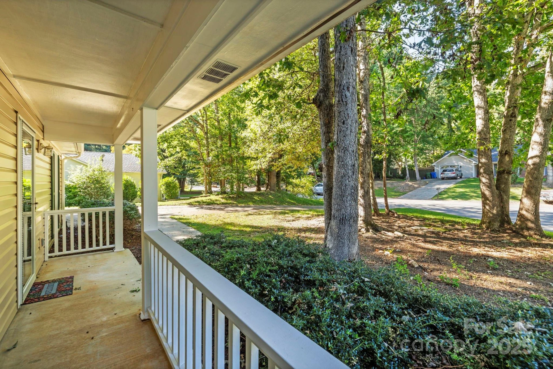 208 Southwood Court - Photo 3