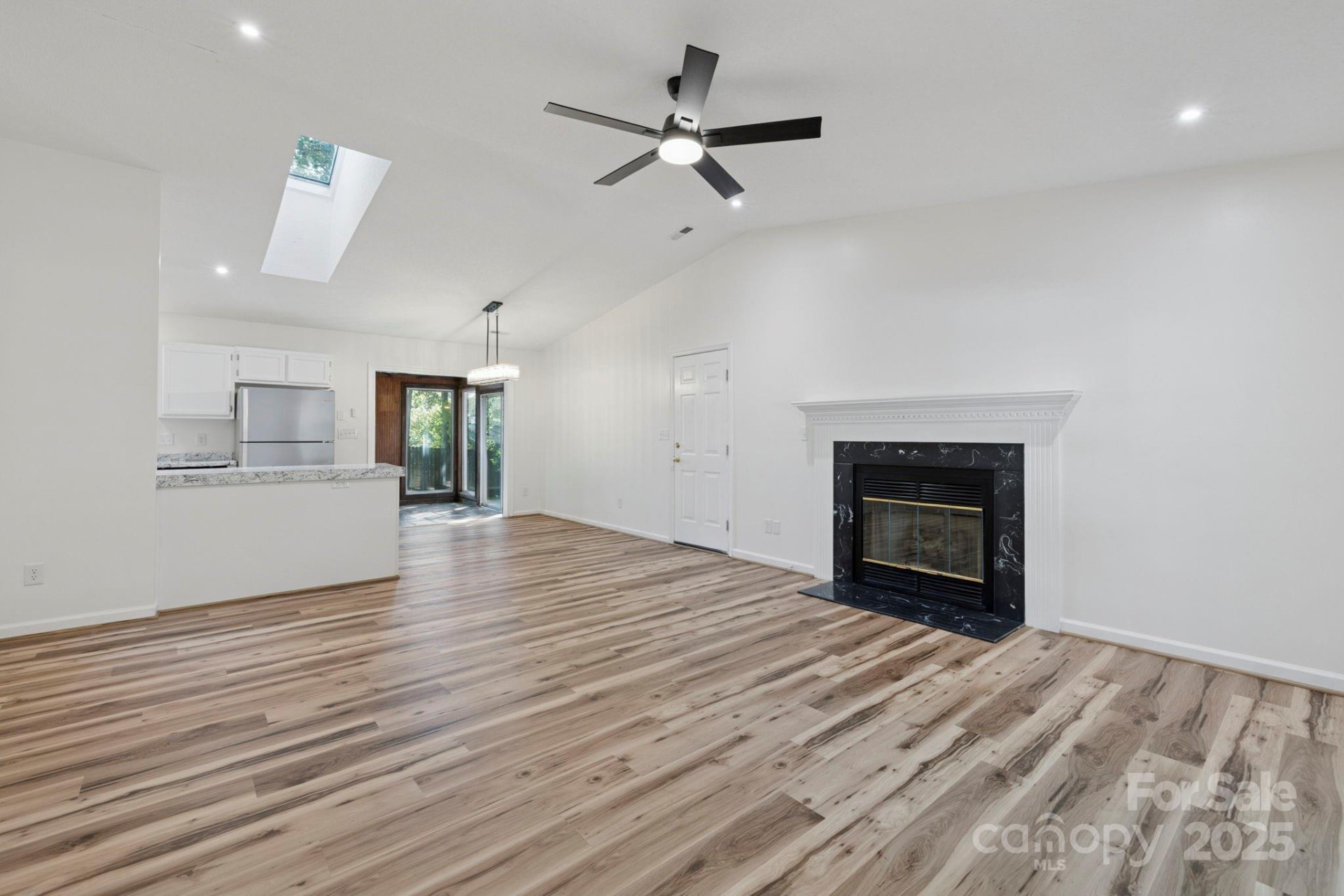 208 Southwood Court - Photo 5