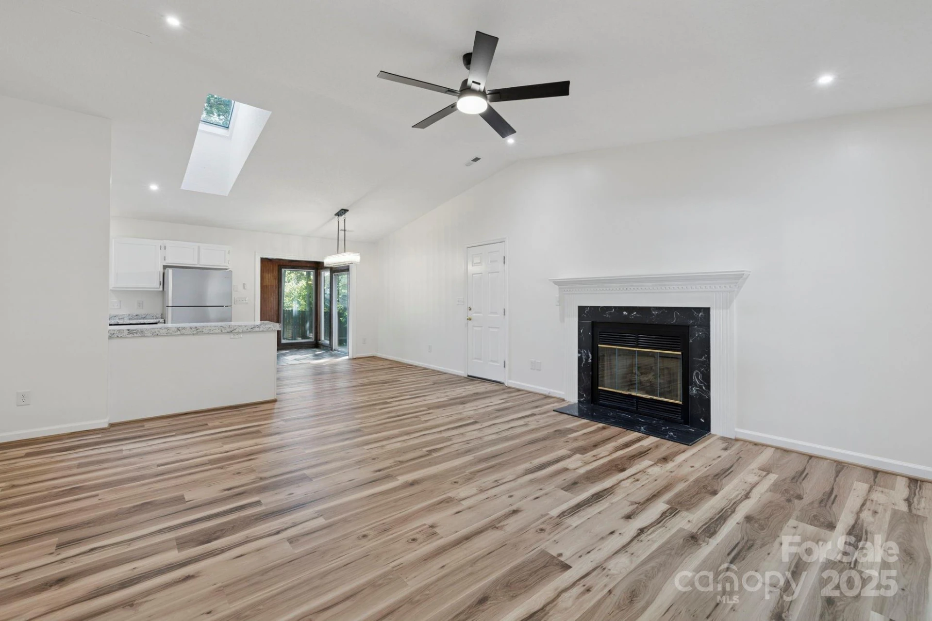 208 Southwood Court - Photo 5