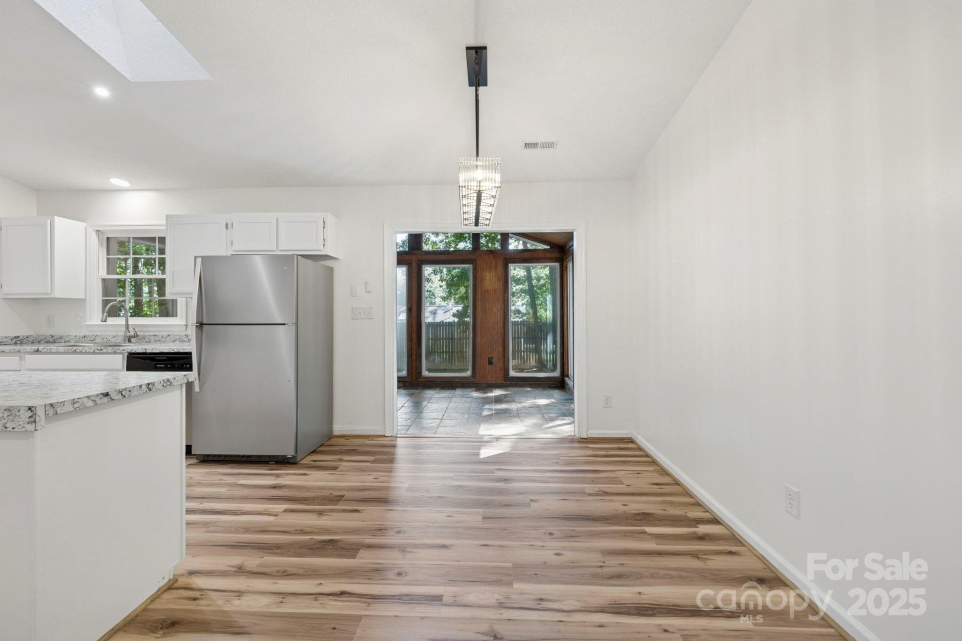208 Southwood Court - Photo 8