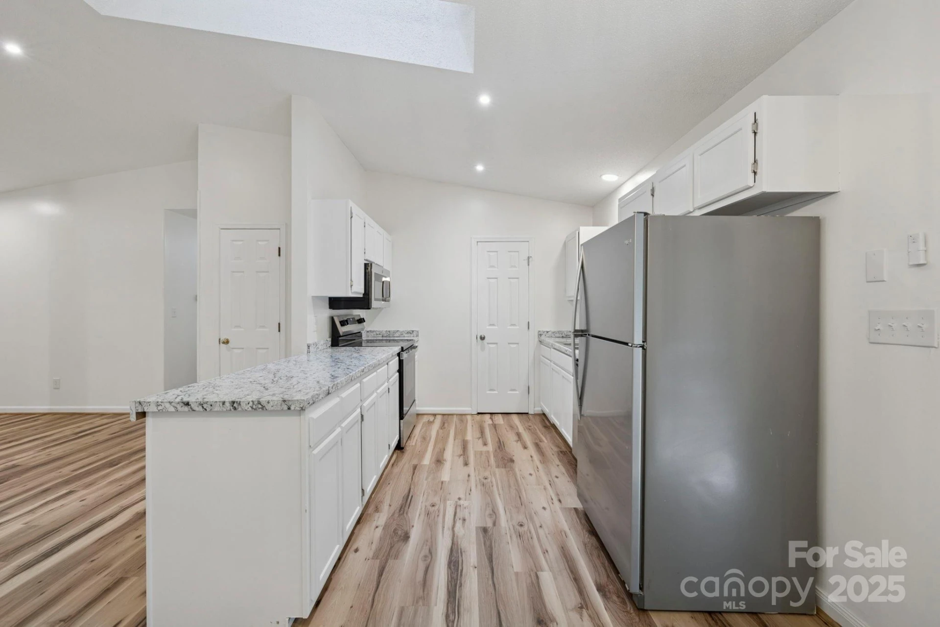 208 Southwood Court - Photo 9