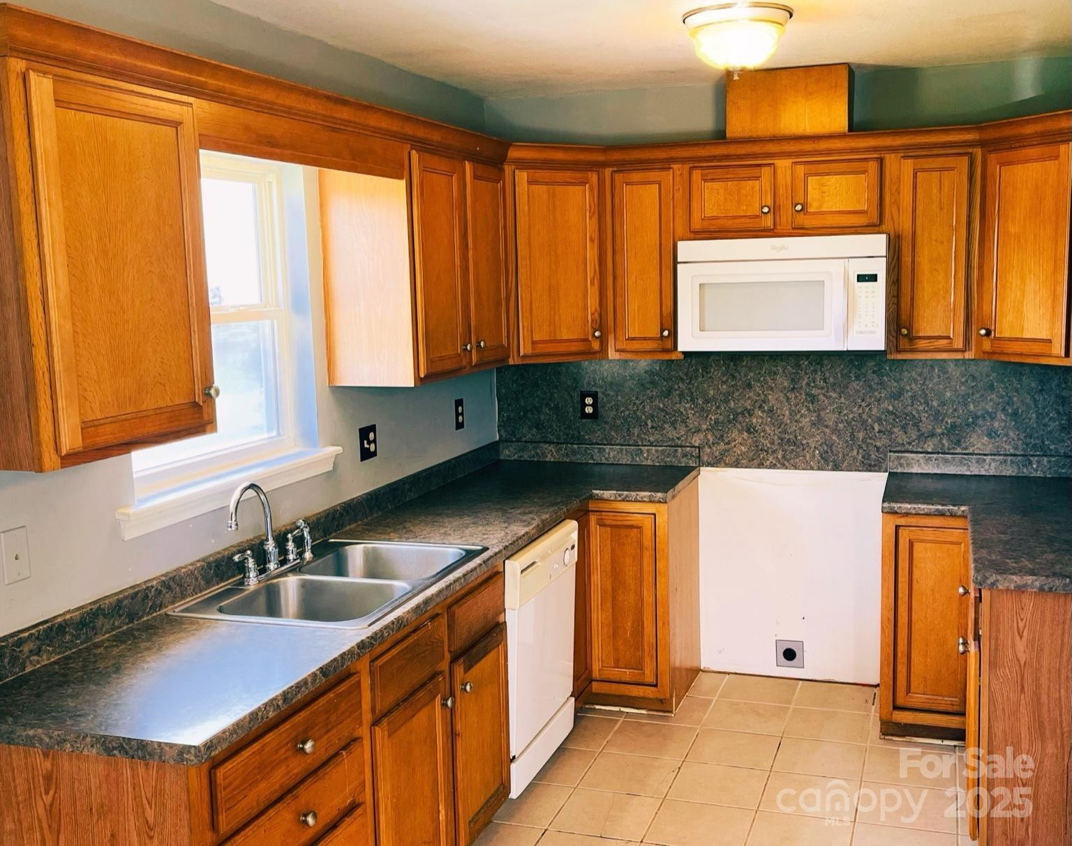 114 Major Way - Photo 4
