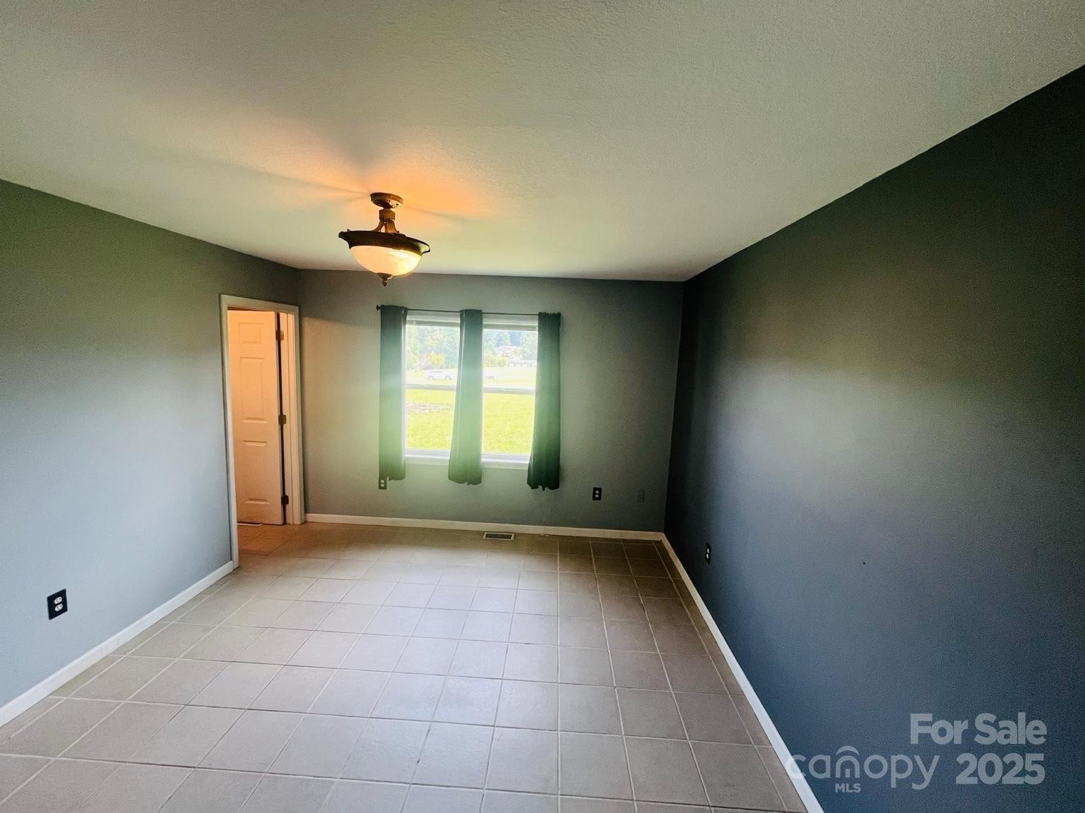 114 Major Way - Photo 10