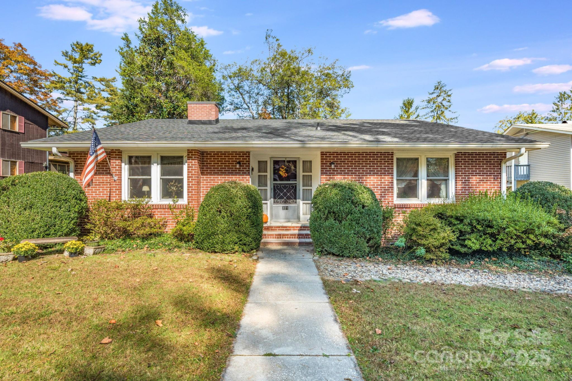 371 Kinross Drive - Photo 2