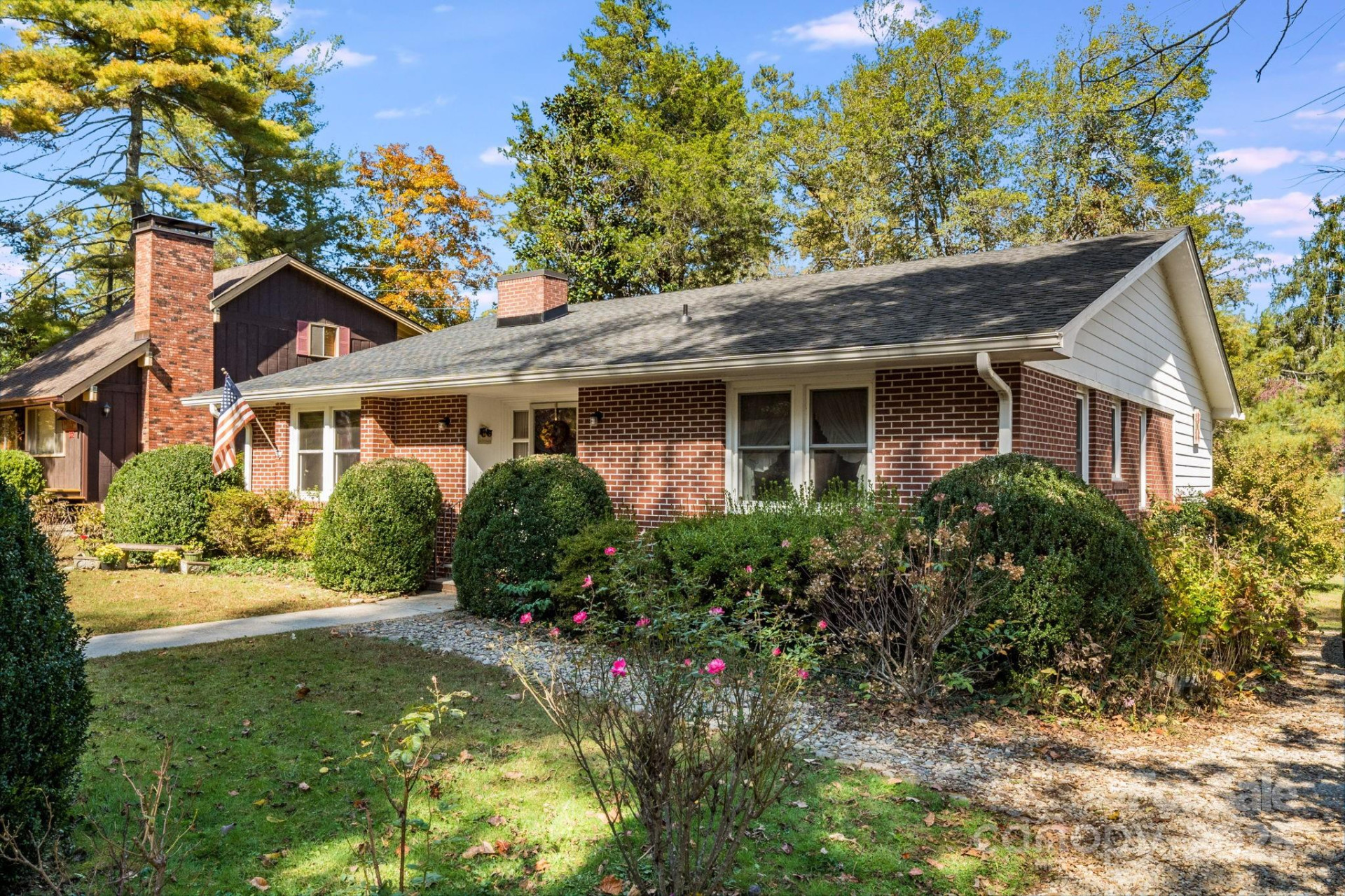 371 Kinross Drive - Photo 3