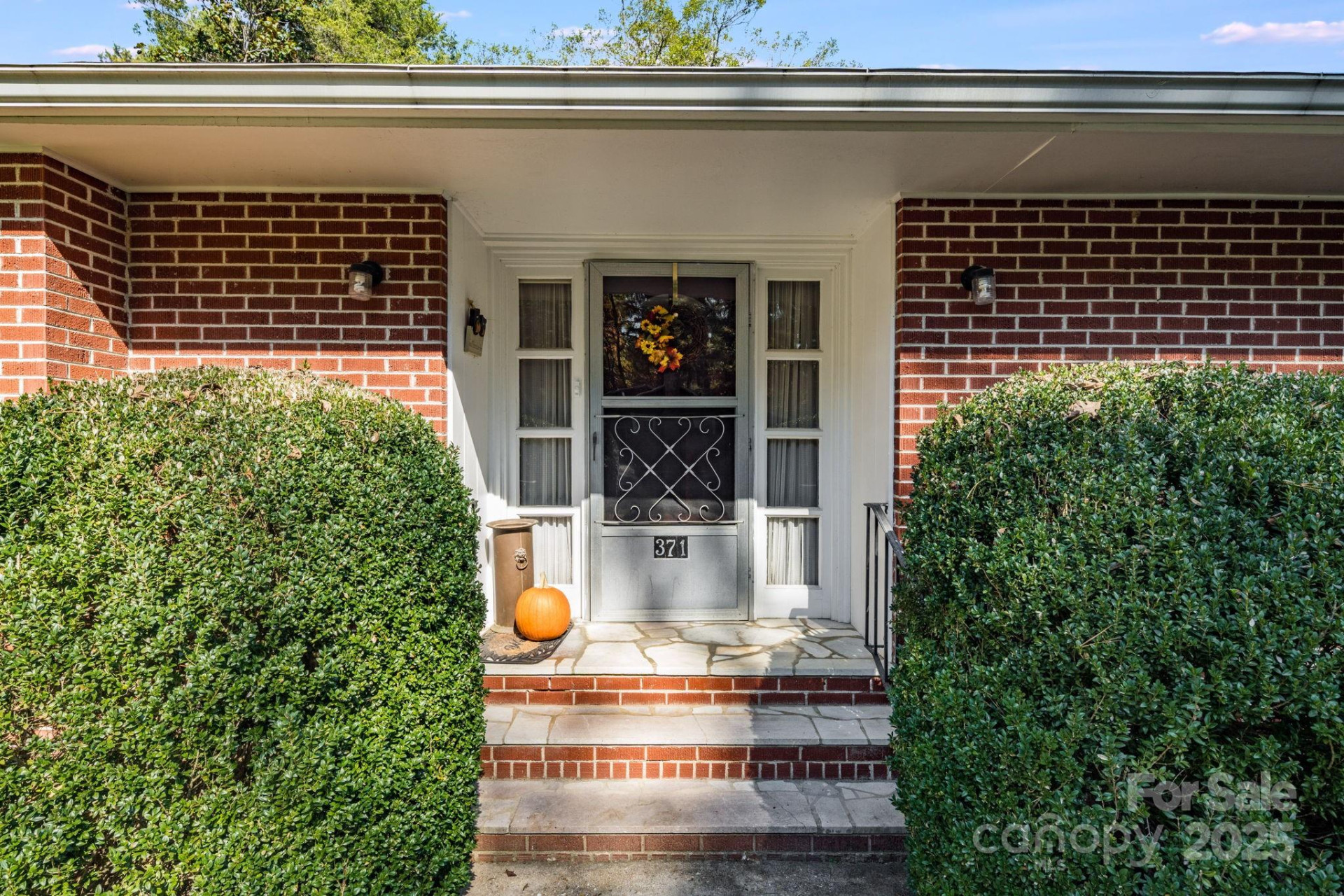 371 Kinross Drive - Photo 4
