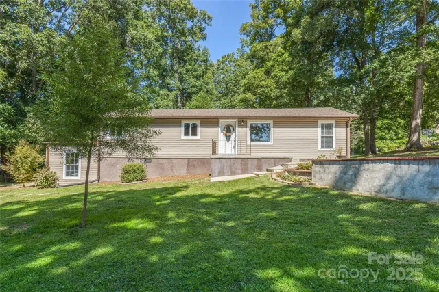 425 Lyndhurst Drive