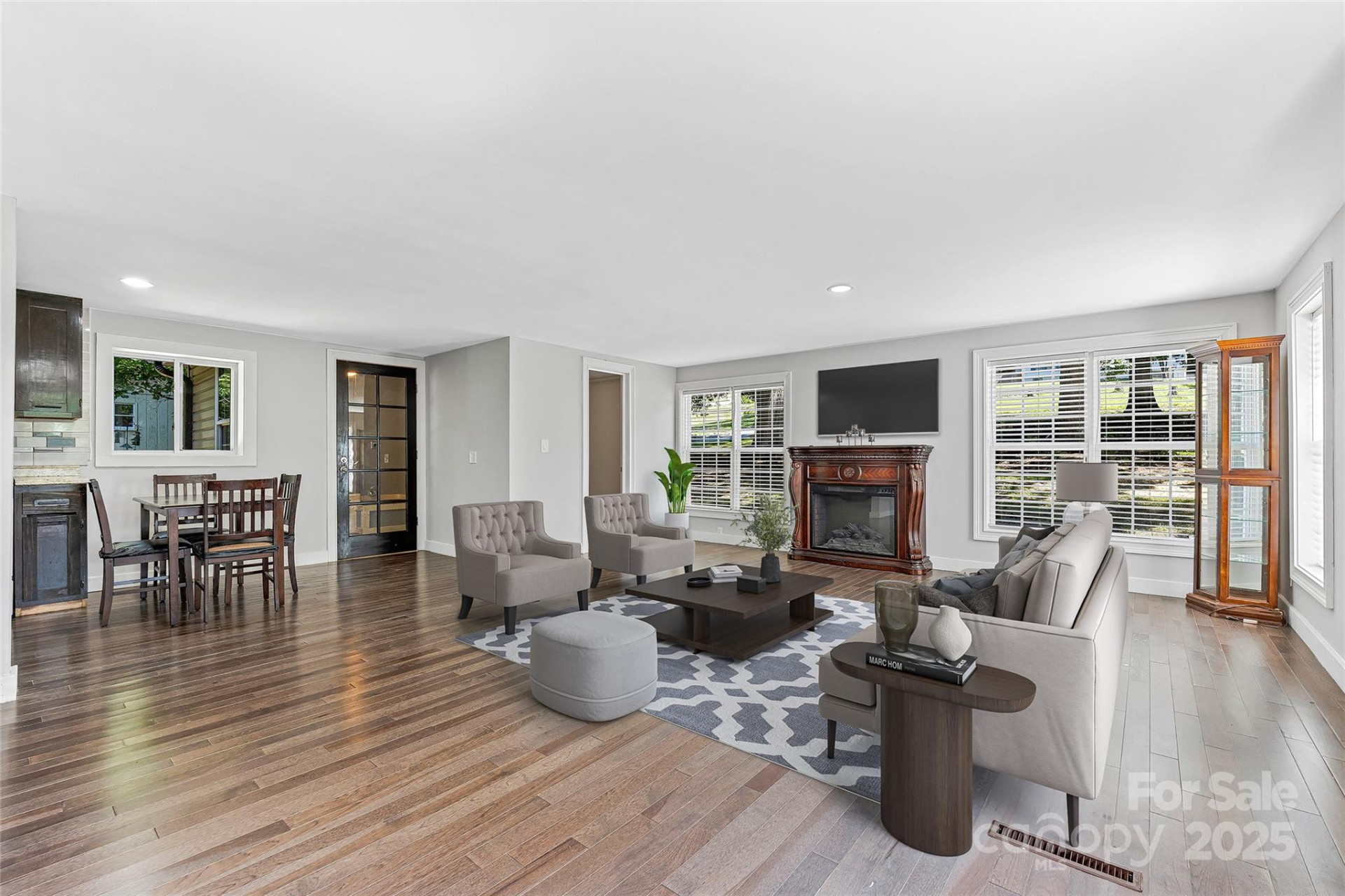 425 Lyndhurst Drive - Photo 2