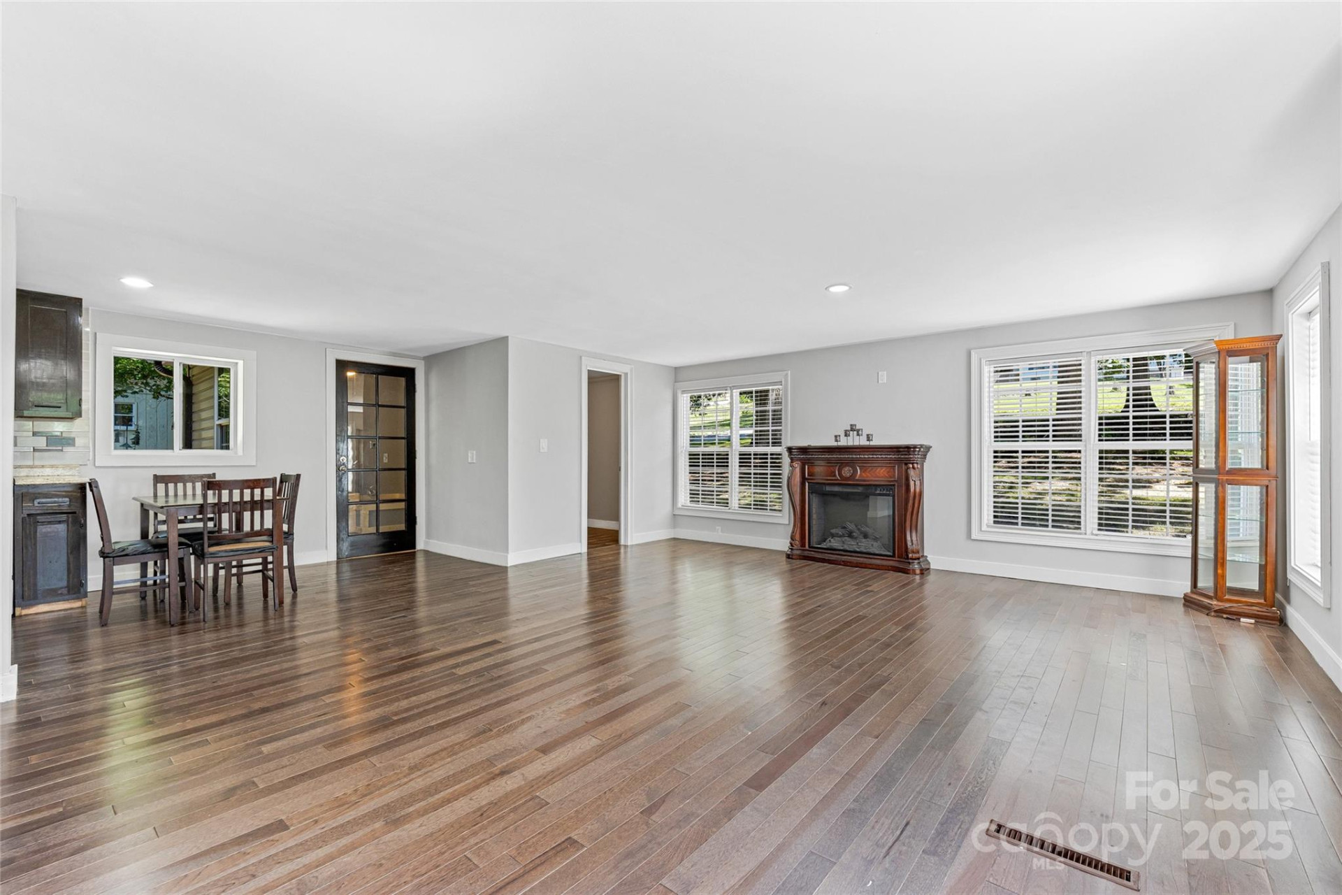 425 Lyndhurst Drive - Photo 11