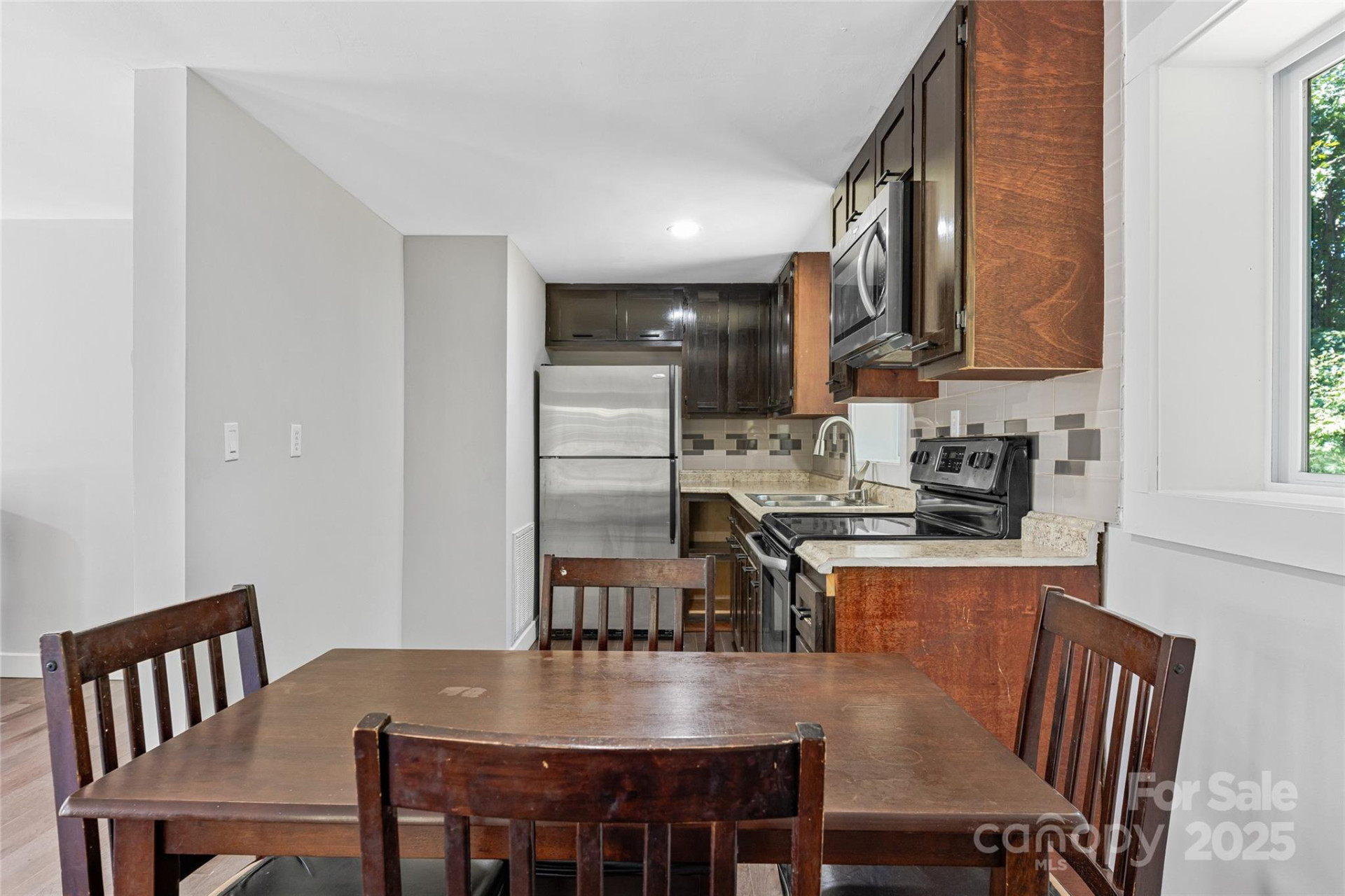 425 Lyndhurst Drive - Photo 13